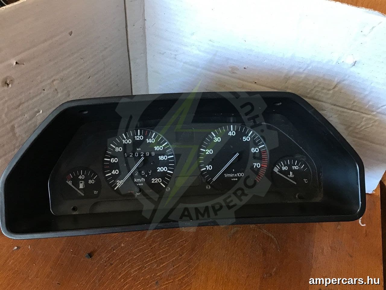 AUDI 100 (44, 44Q, C3) - Kilométeróra
