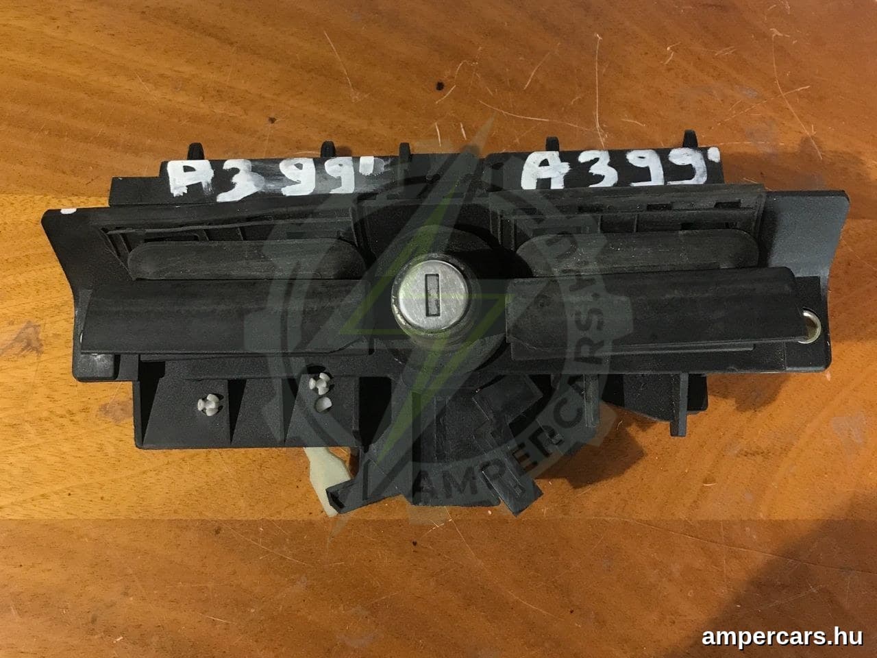 AUDI A3 (8L1) - Csomagtérajtó Zárbetét