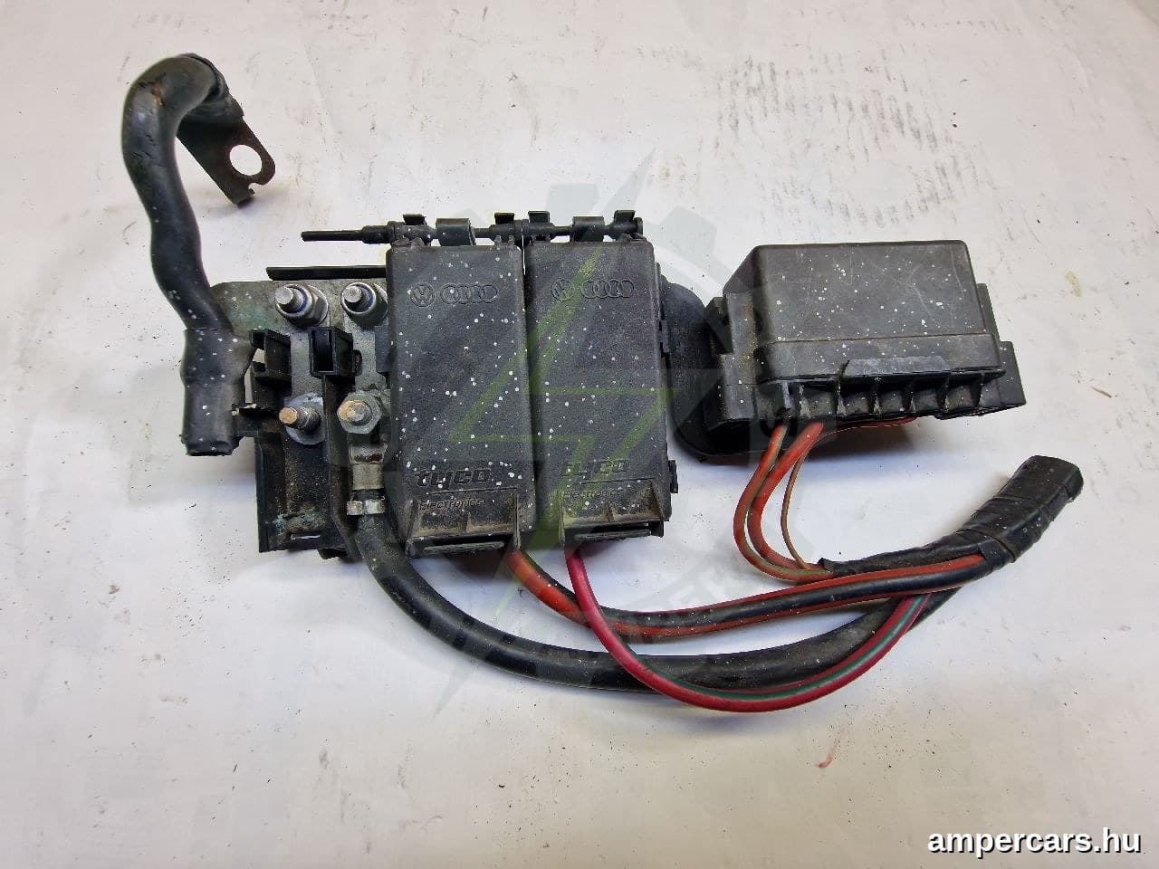 VW FOX (5Z1, 5Z3) - Biztosítéktábla Motortér