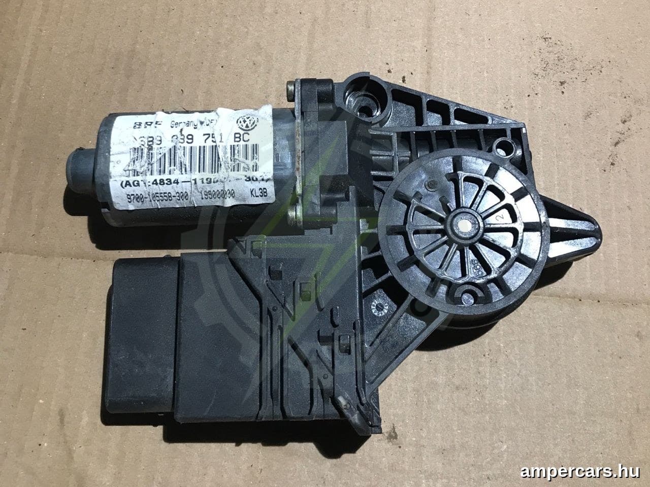 VW PASSAT (3B3) - Ablakemelő Motor